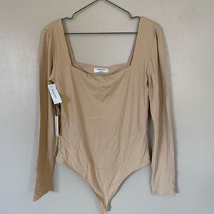 Brand new Aritzia Babaton scoop neck bodysuit!